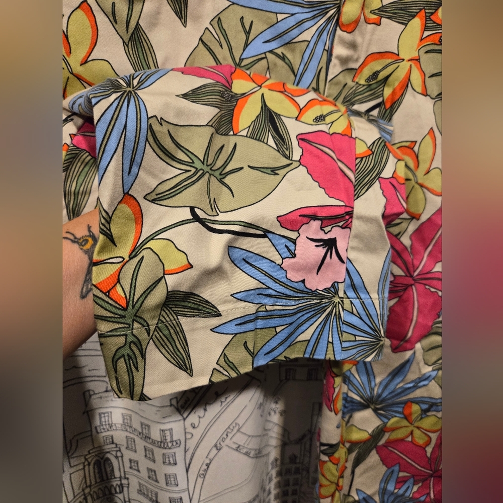 NWOT Women's White Stag Floral Capris Size 8 Petite - Picture 2 of 12